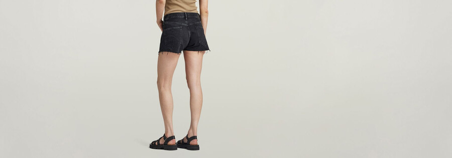 short true à bords francs