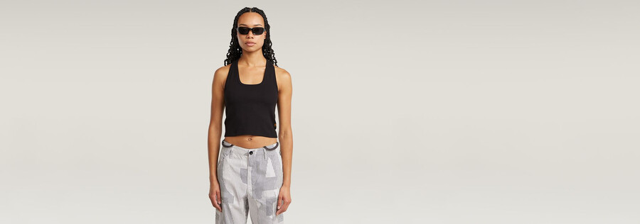 t-shirt court slim à boutons-pression dans le dos