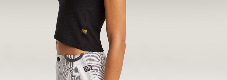 t-shirt court slim à boutons-pression dans le dos