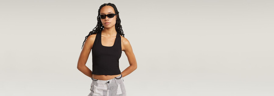 t-shirt court slim à boutons-pression dans le dos