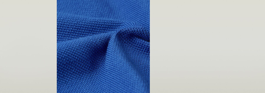 polo rayé avec logo sur la poitrine