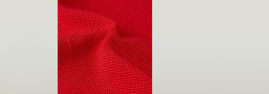 polo rayé avec logo sur la poitrine