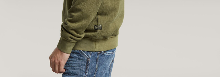pull délavé avec logo g déchiré