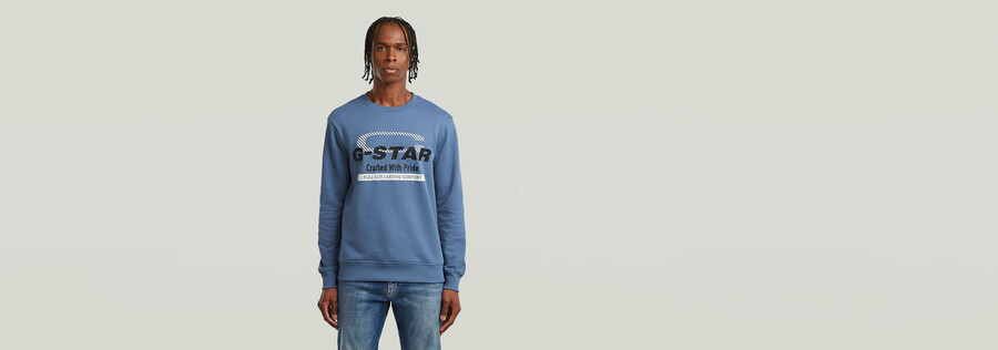pull avec logo central sur la poitrine