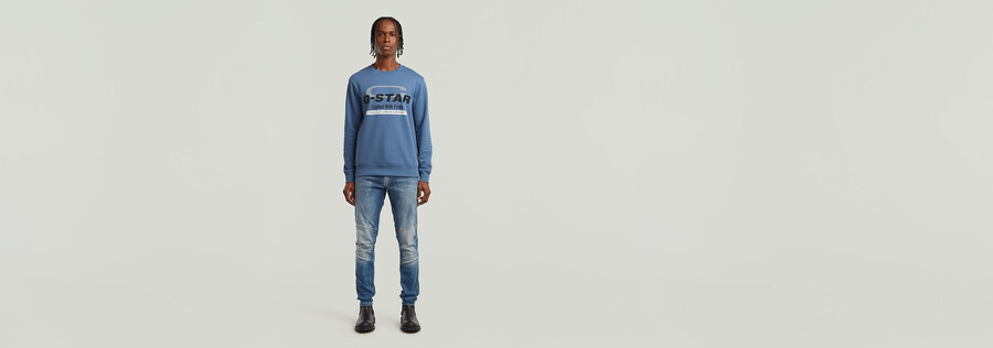 pull avec logo central sur la poitrine