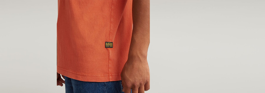 t-shirt à poche délavé