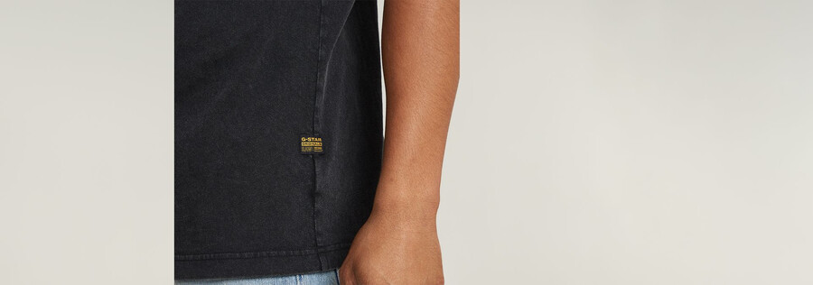 t-shirt à poche délavé