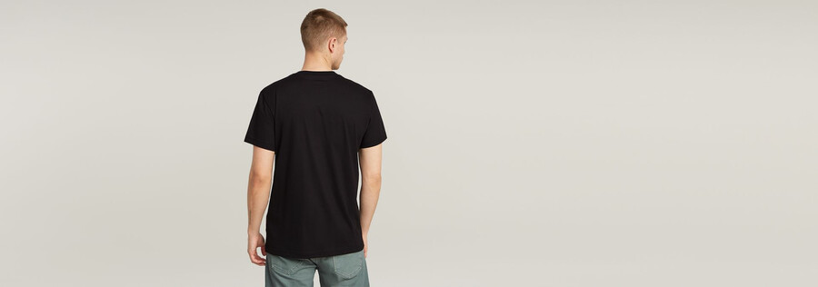t-shirt à message texte sur la poitrine