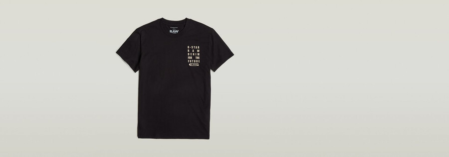 t-shirt à message texte sur la poitrine