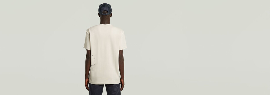 t-shirt graphique pulvérisé