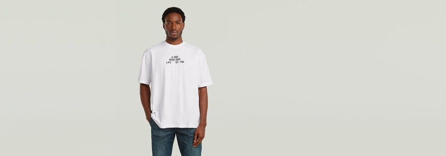 t-shirt décontracté à motif graphique multi-technique
