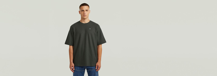 t-shirt structuré avec logo sur la poitrine