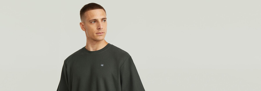 t-shirt structuré avec logo sur la poitrine