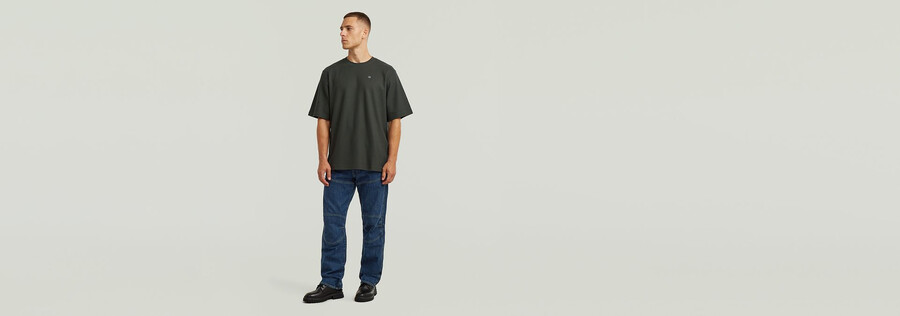 t-shirt structuré avec logo sur la poitrine