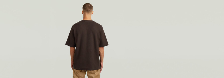 t-shirt structuré avec logo sur la poitrine