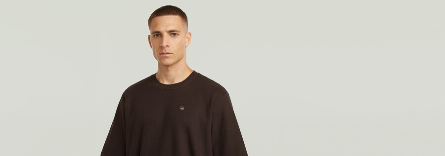 t-shirt structuré avec logo sur la poitrine