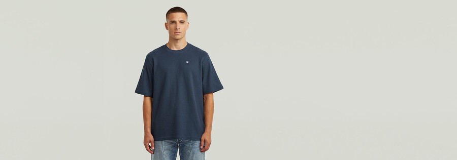 t-shirt structuré avec logo sur la poitrine