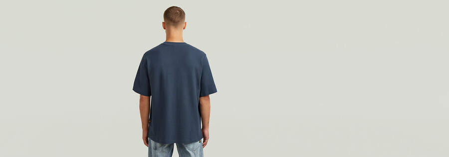 t-shirt structuré avec logo sur la poitrine