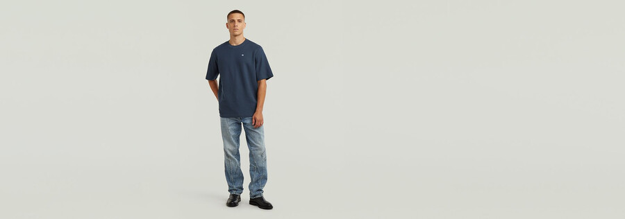 t-shirt structuré avec logo sur la poitrine