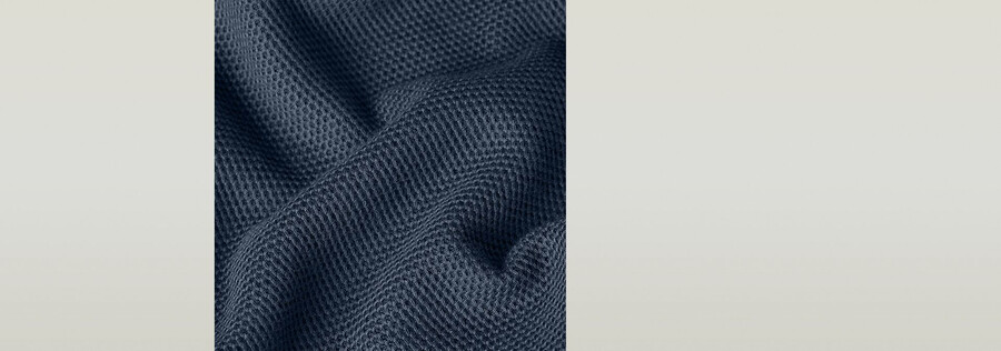 t-shirt structuré avec logo sur la poitrine